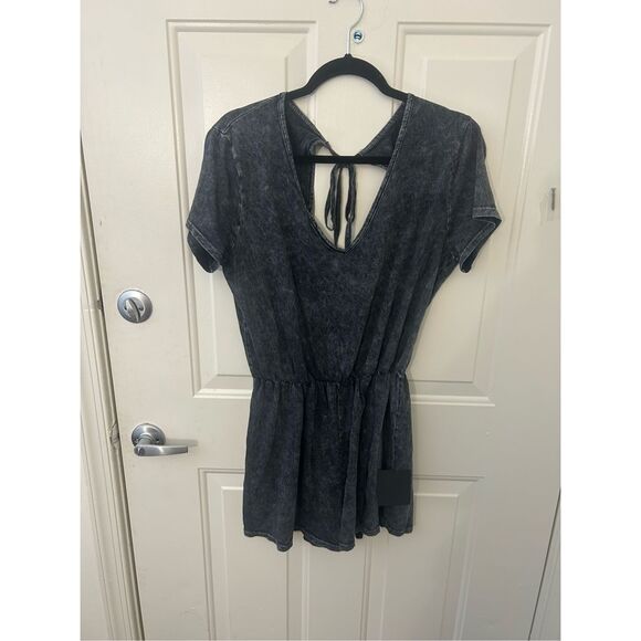 Lulu’s NWT Casual Cutie Washed Gray Short Sleeve Romper, Sz Medium, MP $58 - Picture 12 of 13